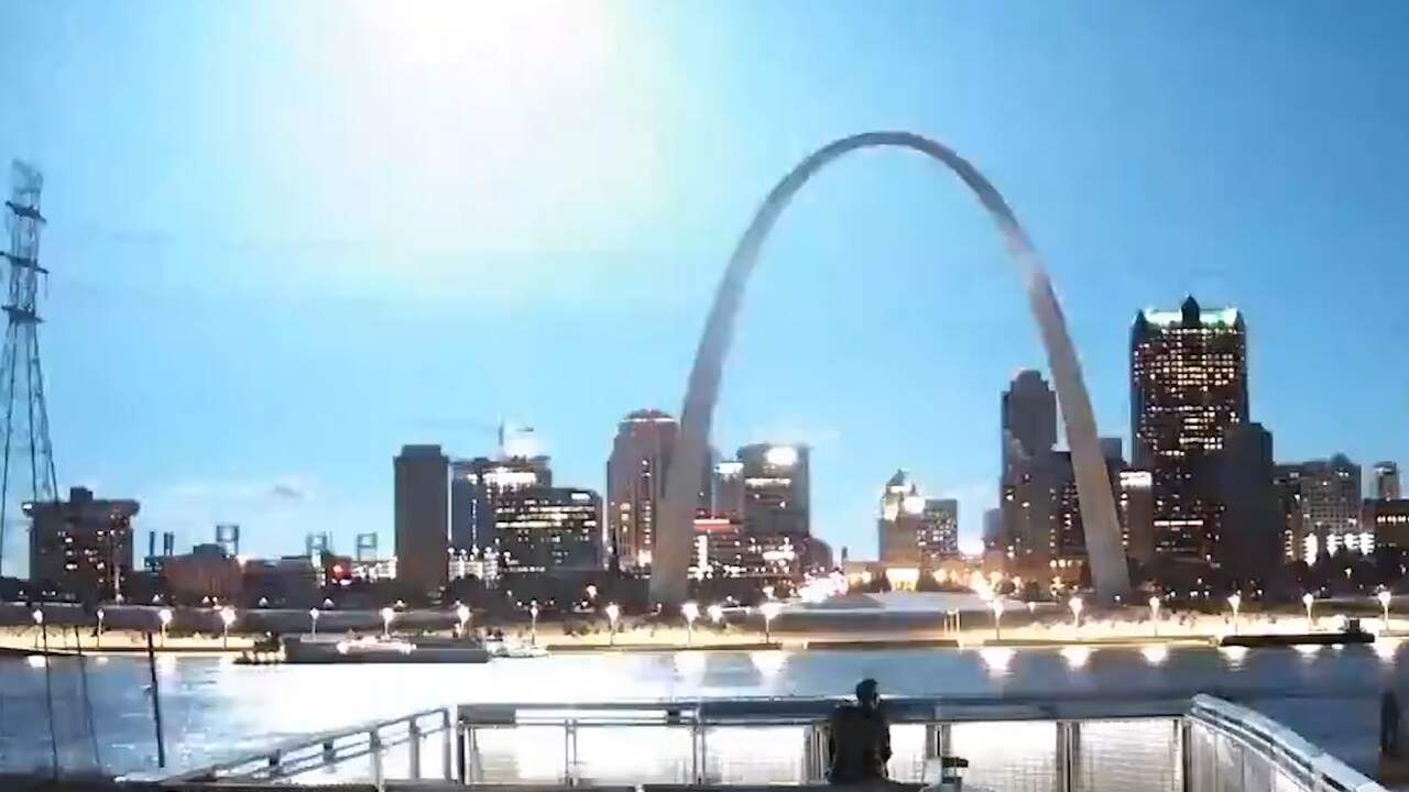 Vuurbal verlicht hemel boven Amerikaanse staat Missouri