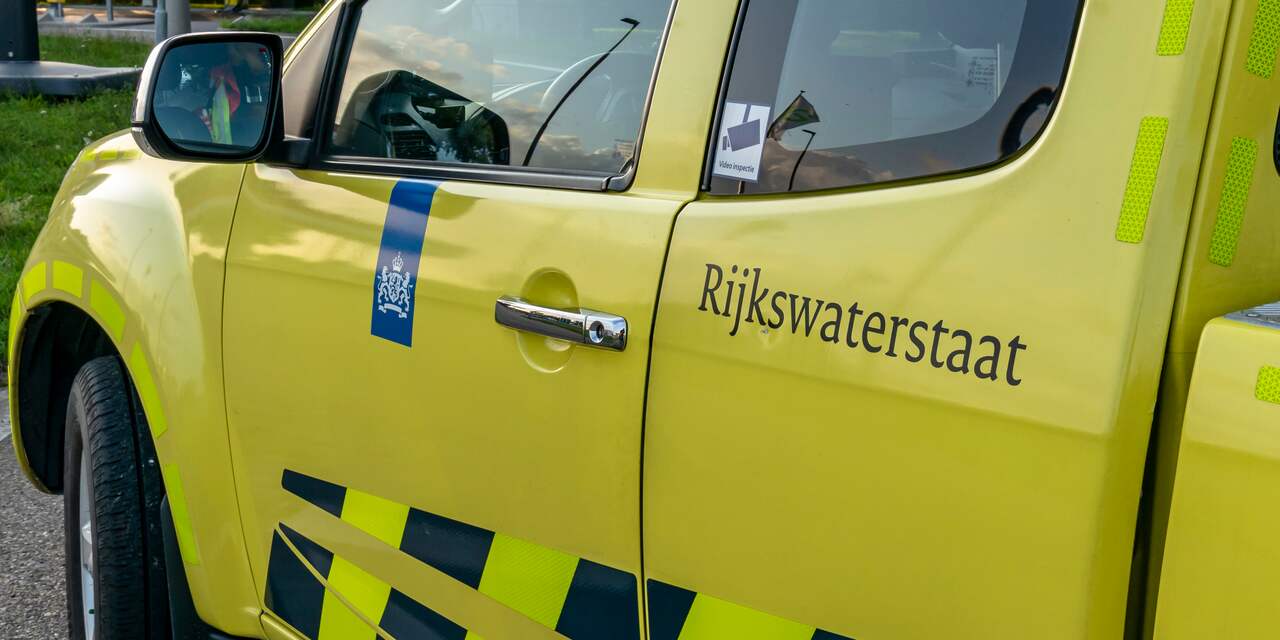 A16 tussen Breda en Belgische grens tot in avond dicht door gekantelde vrachtwagen met zetmeel