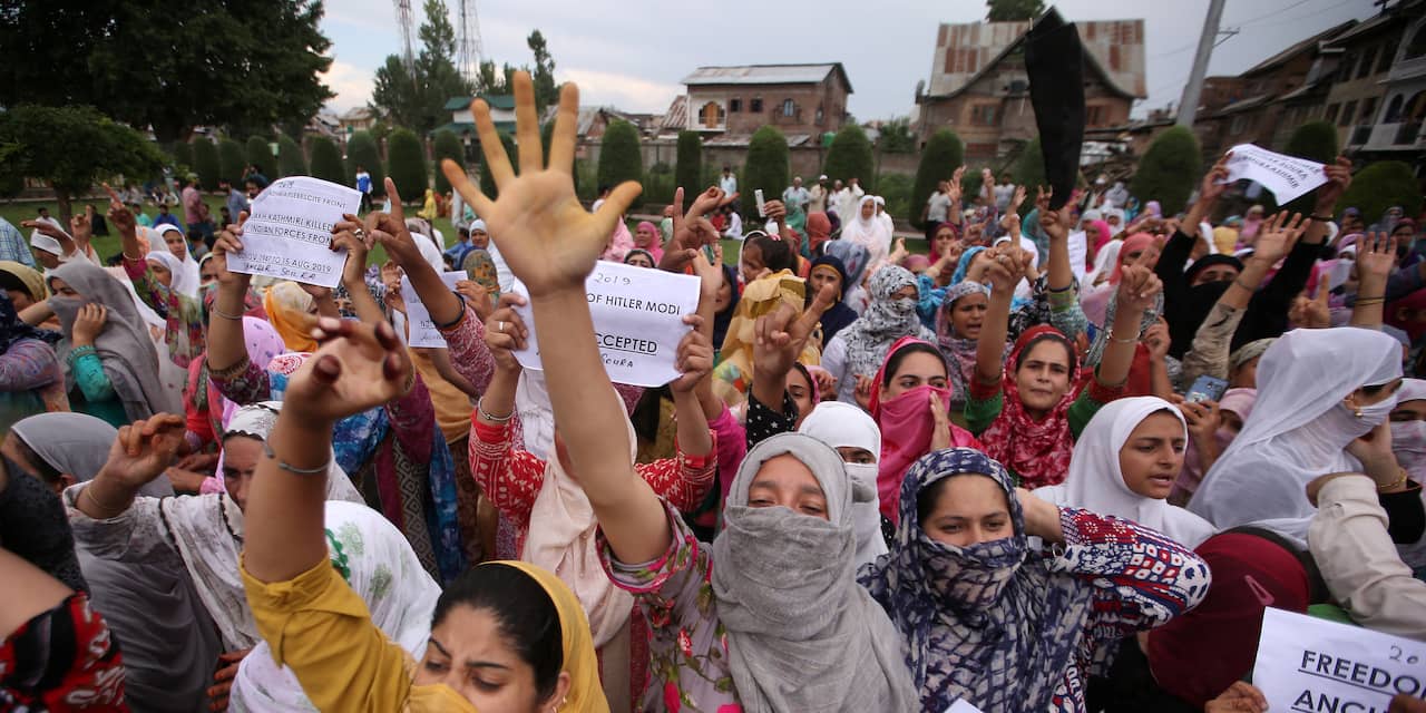 'Vaste telefoonlijnen en scholen in Kasjmir worden heropend'
