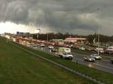 Woensdag 4 april: Onweersbui en file op de A1 bij Amersfoort-Noord.