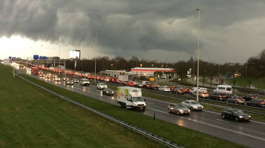 Zware onweersbuien op komst in zuiden van Nederland