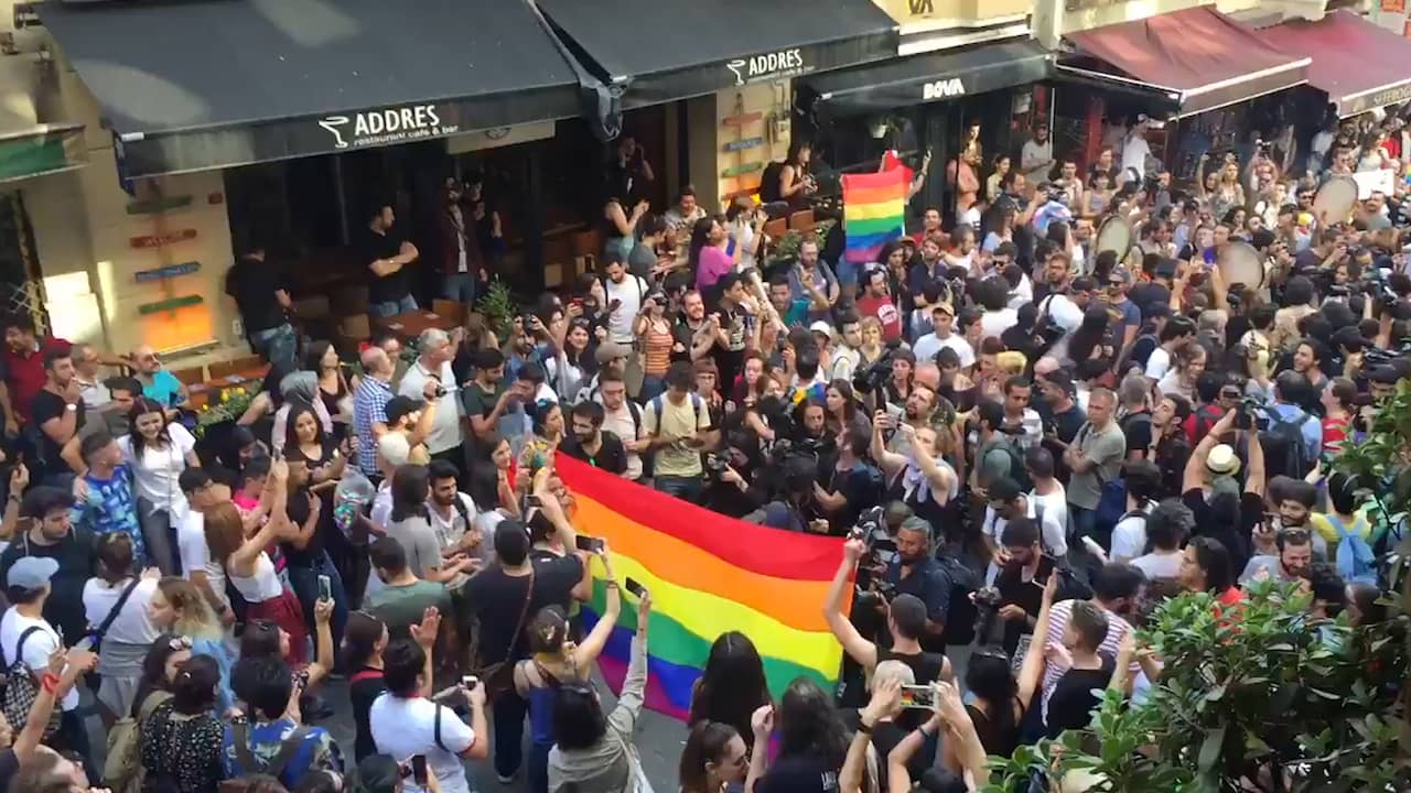 Beeld uit video: Verboden Gay Pride georganiseerd in Istanbul