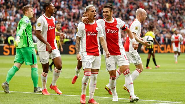 Antony opende al vroeg de score tegen Vitesse.
