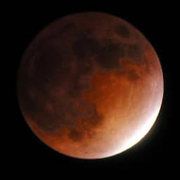 'Bloedmaan' maandagochtend overal te zien, behalve op de Wadden