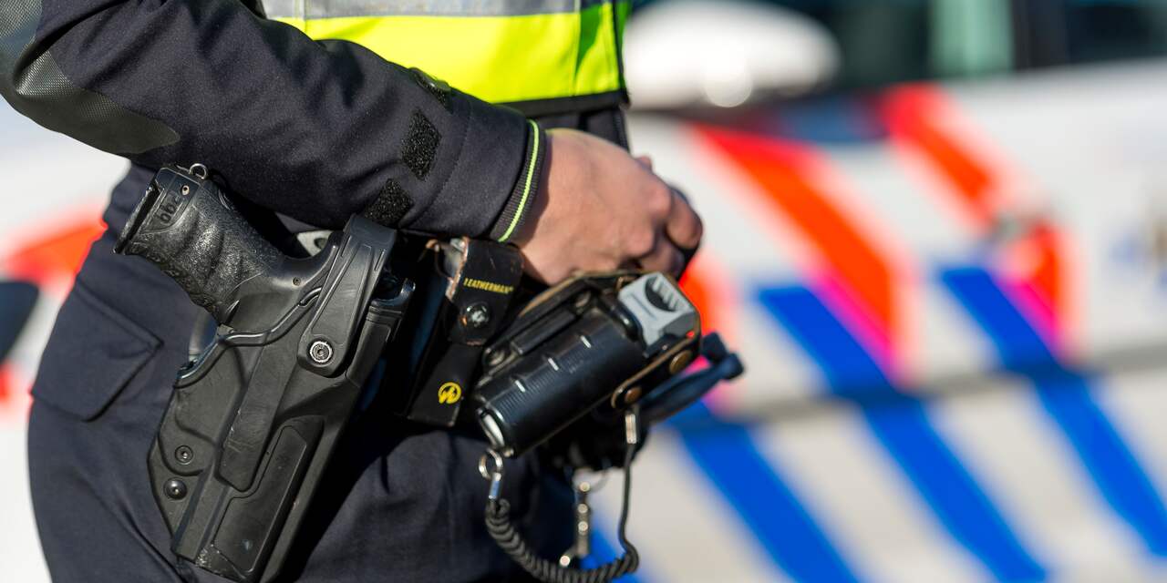 Agent in het nauw richt wapen op illegale motorcrossers in Middelburg
