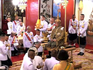 Thaise koning Vajiralongkorn officieel gekroond tijdens ceremonie