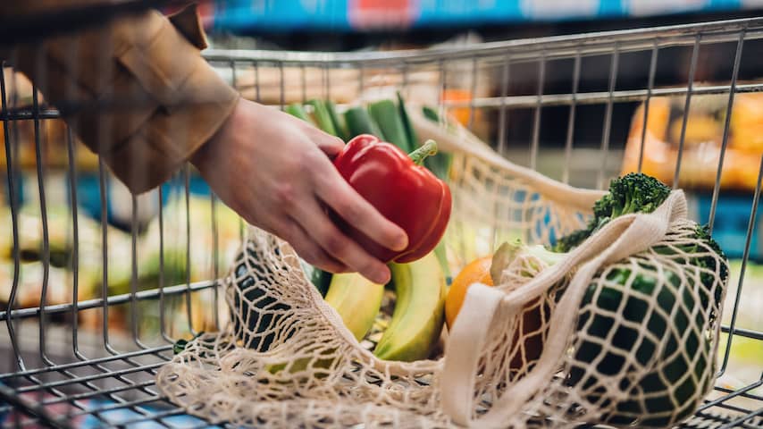 Waarom zijn groente fruit nog niet veel goedkoper? | Eten drinken | NU.nl