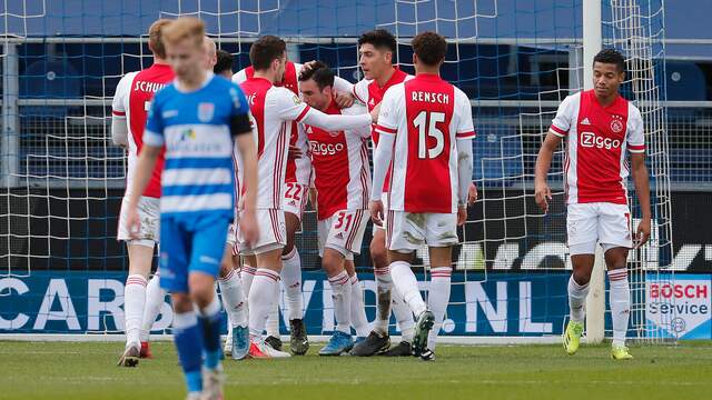 Nicolás Tagliafico krijgt de felicitaties na zijn 0-2.