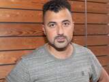 Na bedreigingen zendt Özcan Akyol radioprogramma weer uit vanuit Deventer