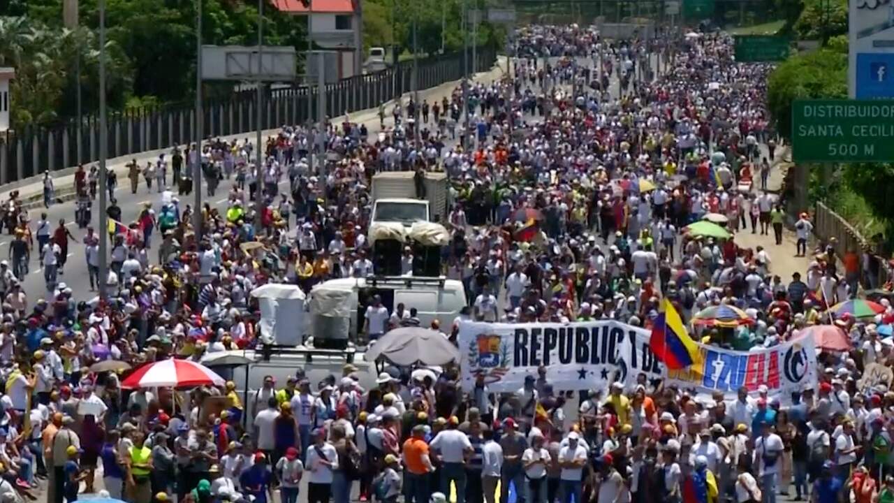 Beeld uit video: Ruim 200.000 demonstranten de straat op in Venezuela