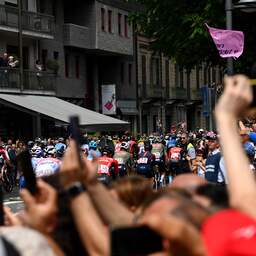Liveblog Giro | Bouwman neemt bergtrui virtueel over van Rosa