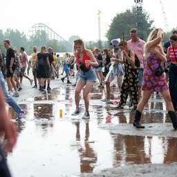 Benauwde temperaturen en kans op onweer bij Lowlands en Pukkelpop