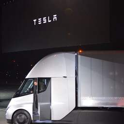 Tesla levert eerste elektrische vrachtwagen aan PepsiCo