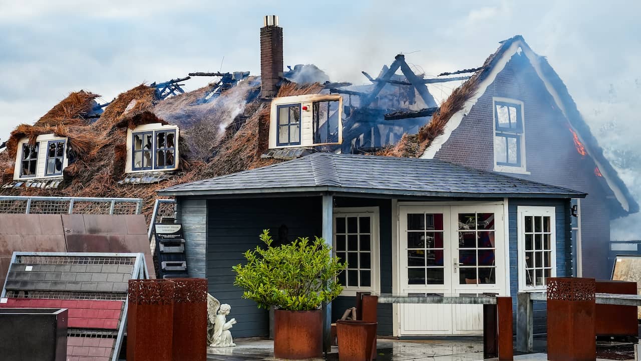 Minderjarige ontdekt lichaam na grote brand in pand in Berkel en Rodenrijs