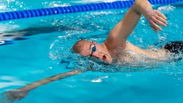Live: Van der Weijden onderneemt recordpoging om 24 uur te zwemmen