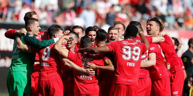 Directeur Van Leeuwen Denkt Dat Twente Twaalf Nieuwe Spelers Nodig Heeft Nu Het Laatste Nieuws Het Eerst Op Nu Nl