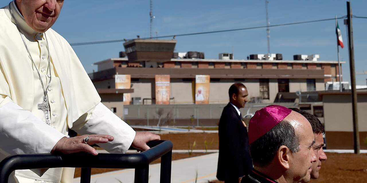 Paus vindt dat homo's excuses verdienen van christenen en kerk