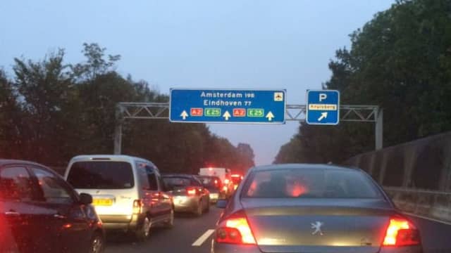 Lange files op A2 na ongelukken in Limburg. Lange files op A2 na ongelukken in Limburg.