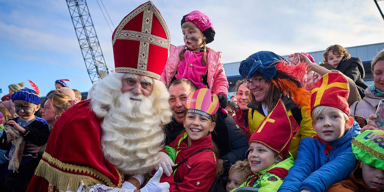 Sinterklaas trekt pinpas en creditcard en geeft meer uit aan cadeaus