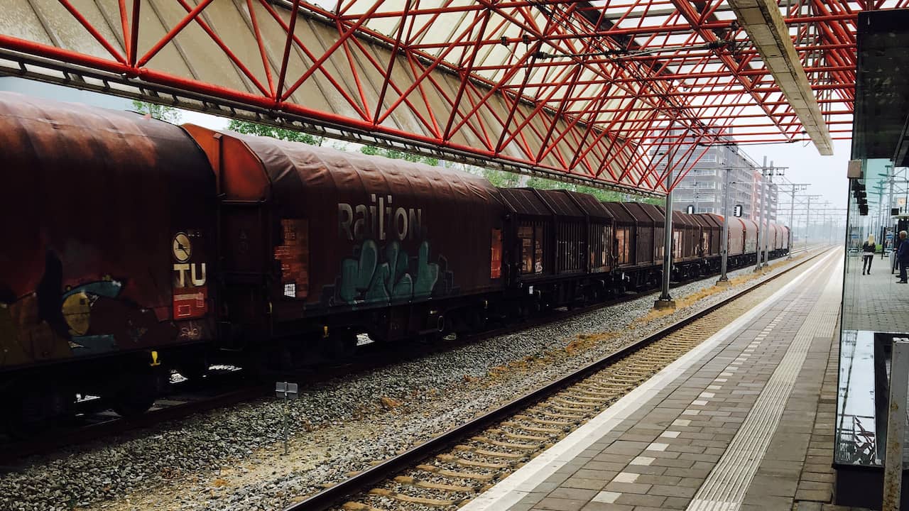 Power Failure at Zaandam Station Causes Major Disruption to Train Traffic in North Holland