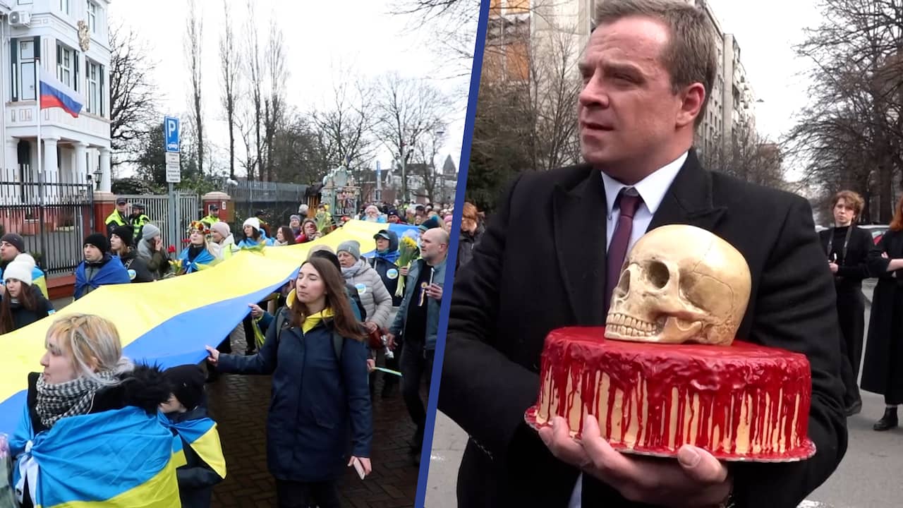 Beeld uit video: Protesten tegen oorlog bij verschillende Russische ambassades