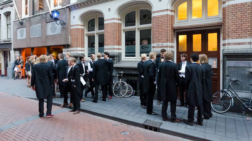 Uiterlijk Geruststellen Situatie Geldkraan universiteiten blijft dicht na 'hoerenspeeches' Amsterdams corps  | #metoo | NU.nl