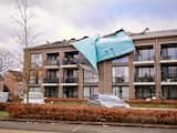 BEEK EN DONK - Het dak van een seniorencomplex is door de westerstorm eraf gewaaid. De harde windstoten zijn onder het dakleer gewaaid waardoor het dakleer is losgekomen. ANP GINOPRESS
fotograaf GinoPress B.V.