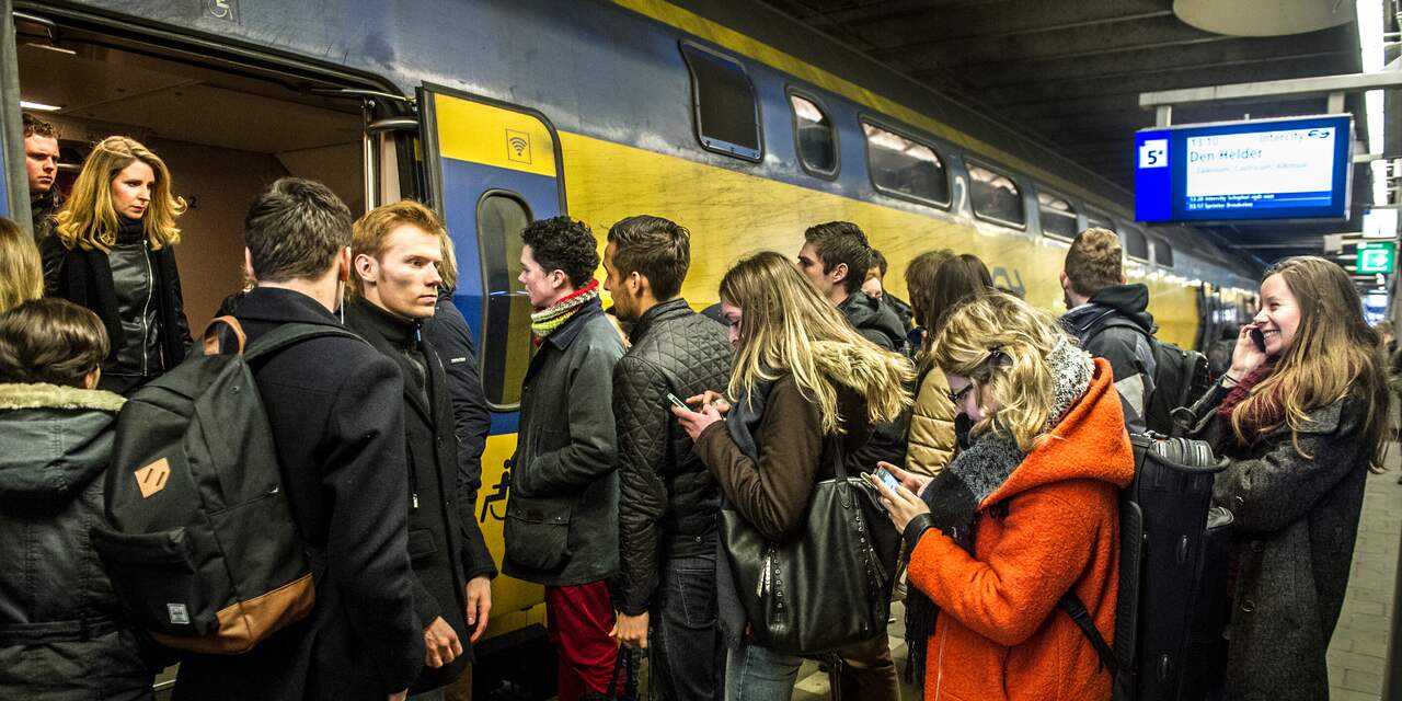 Dijksma wil dat NS voor kerst duidelijkheid geeft over tekort treinen