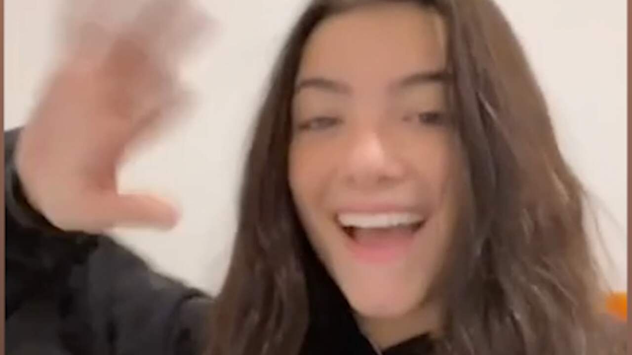 Beeld uit video: Tiktokker Charli D’Amelio bedankt volgers voor mijlpaal