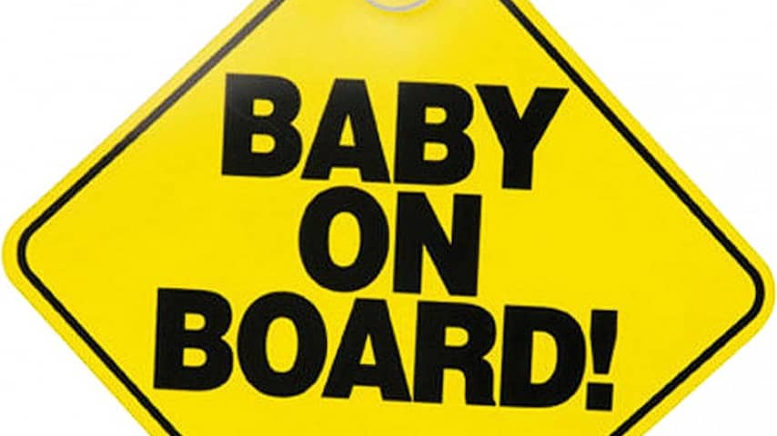 niveau Van Afwijking Waarom het 'Baby on Board'-bordje in de auto weinig zin heeft | Onderweg |  NU.nl