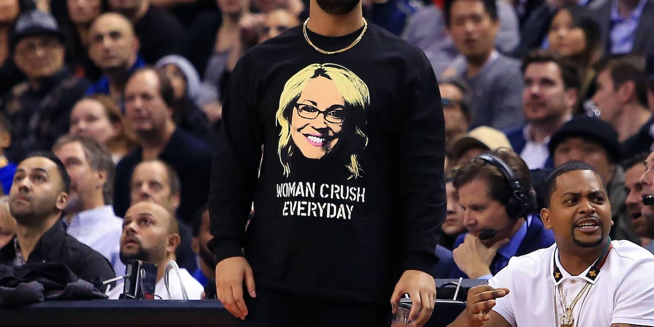 Drake door NBA berispt voor schelden tijdens basketbalwedstrijd