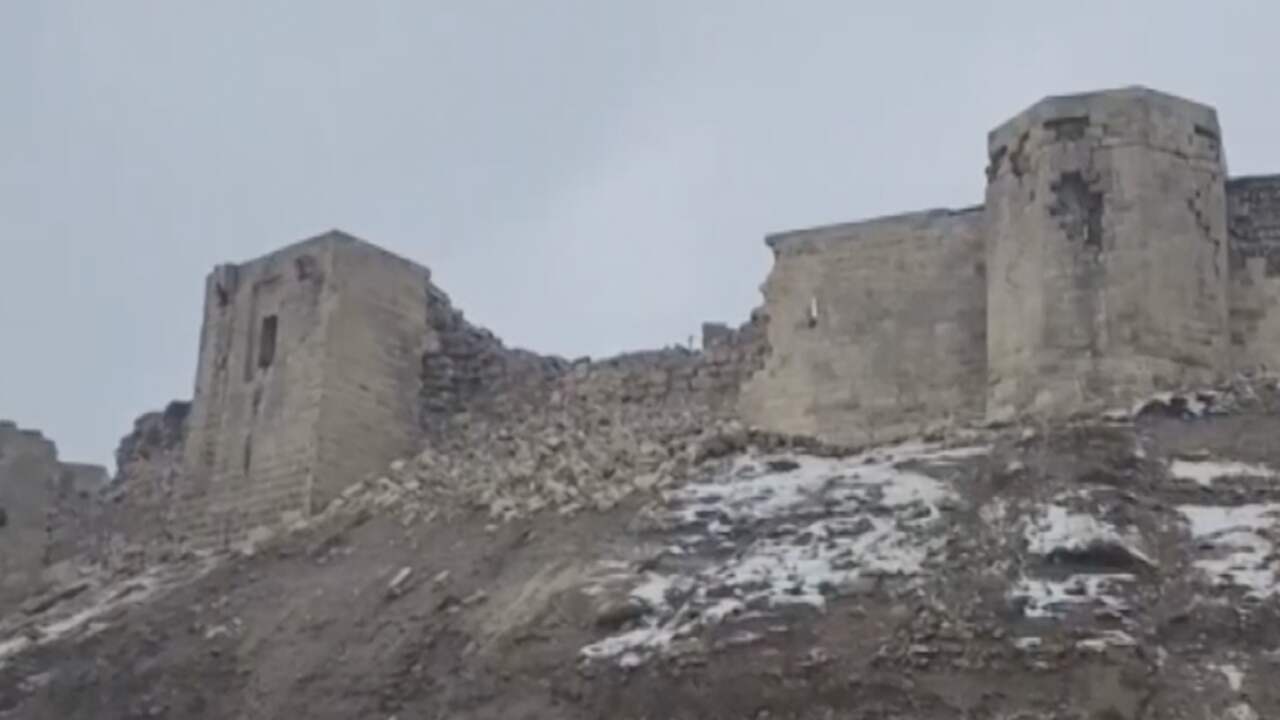 Beeld uit video: Muren van eeuwenoud Turks kasteel ingestort na aardbeving