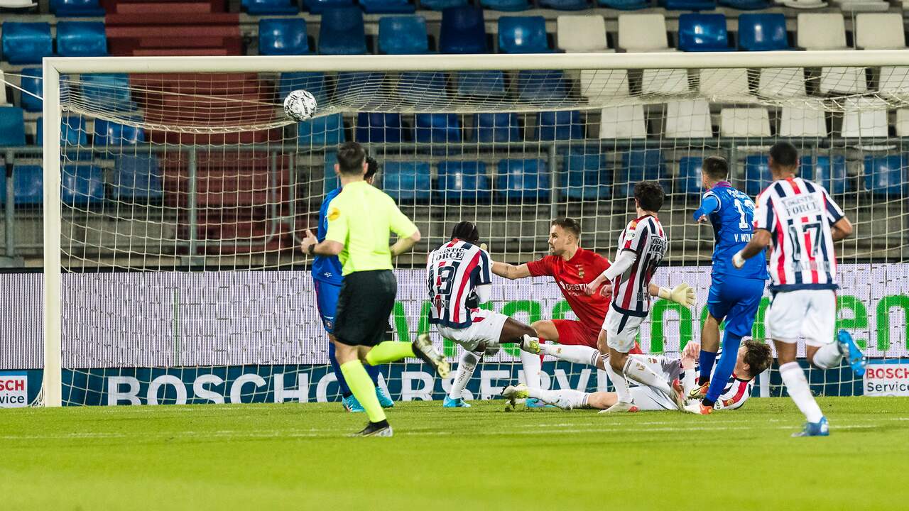 FC Twente bezorgde Willem II de tiende nederlaag op rij in de Eredivisie.