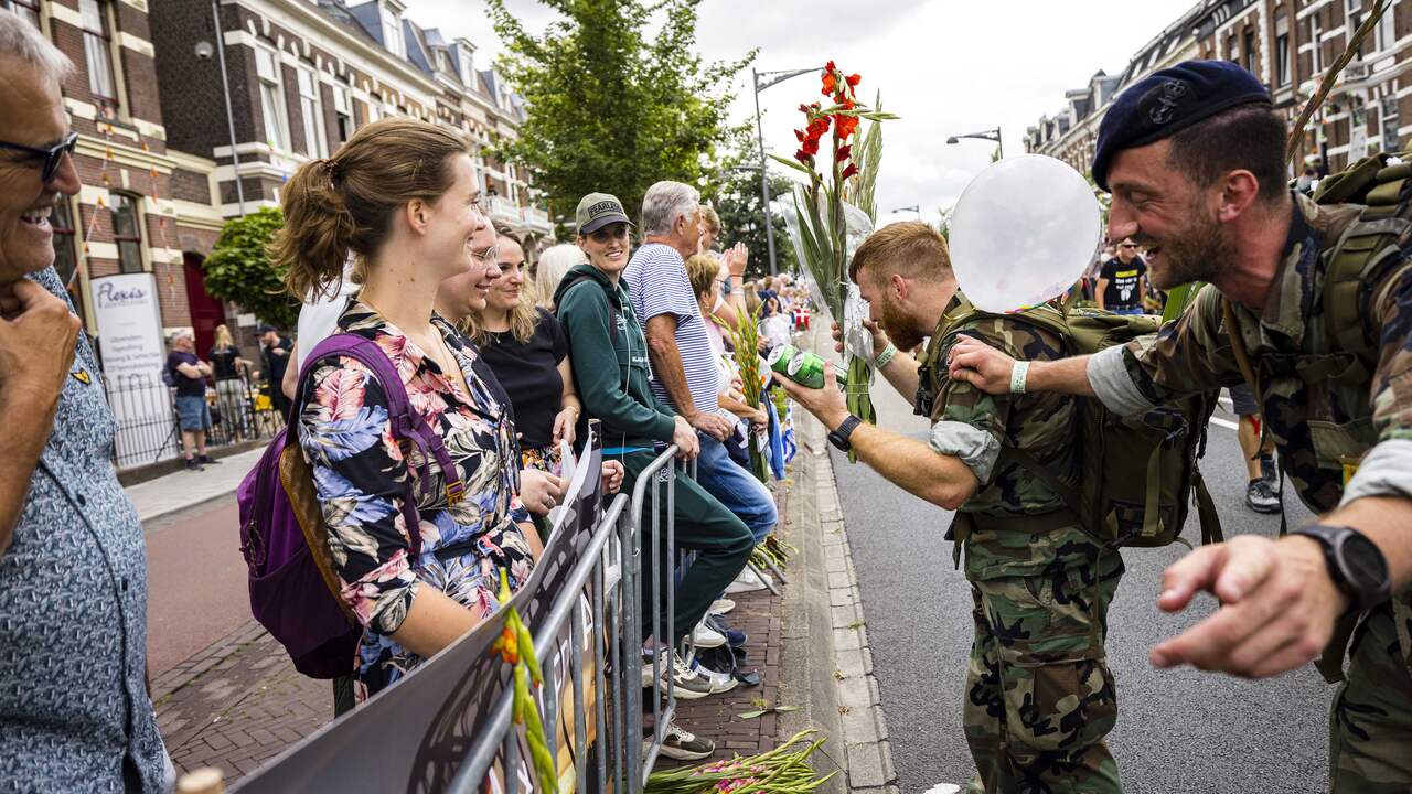 Soldiers who participated in the Four Days Marches are also in the center of Nijmegen.