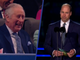 Prins William krijgt lachers op zijn hand tijdens kroningsconcert
