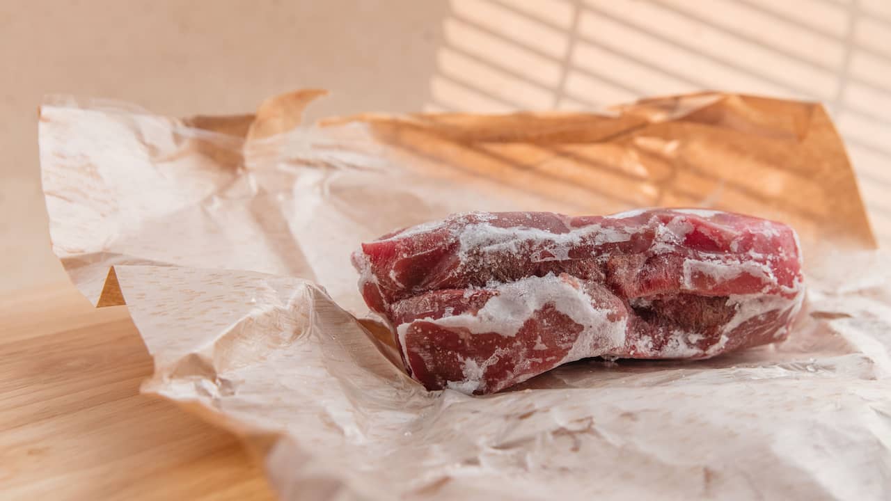 opleiding leveren systeem Vlees vergeten uit de vriezer te halen? Zo ontdooi je het alsnog snel |  Eten en drinken | NU.nl