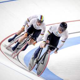 Baanwielrenners bevestigen dominantie op teamsprint met nieuwe Europese titel