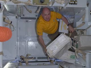 Astronauten weten alles van lang 'binnen' zitten: 'Volg de regels'