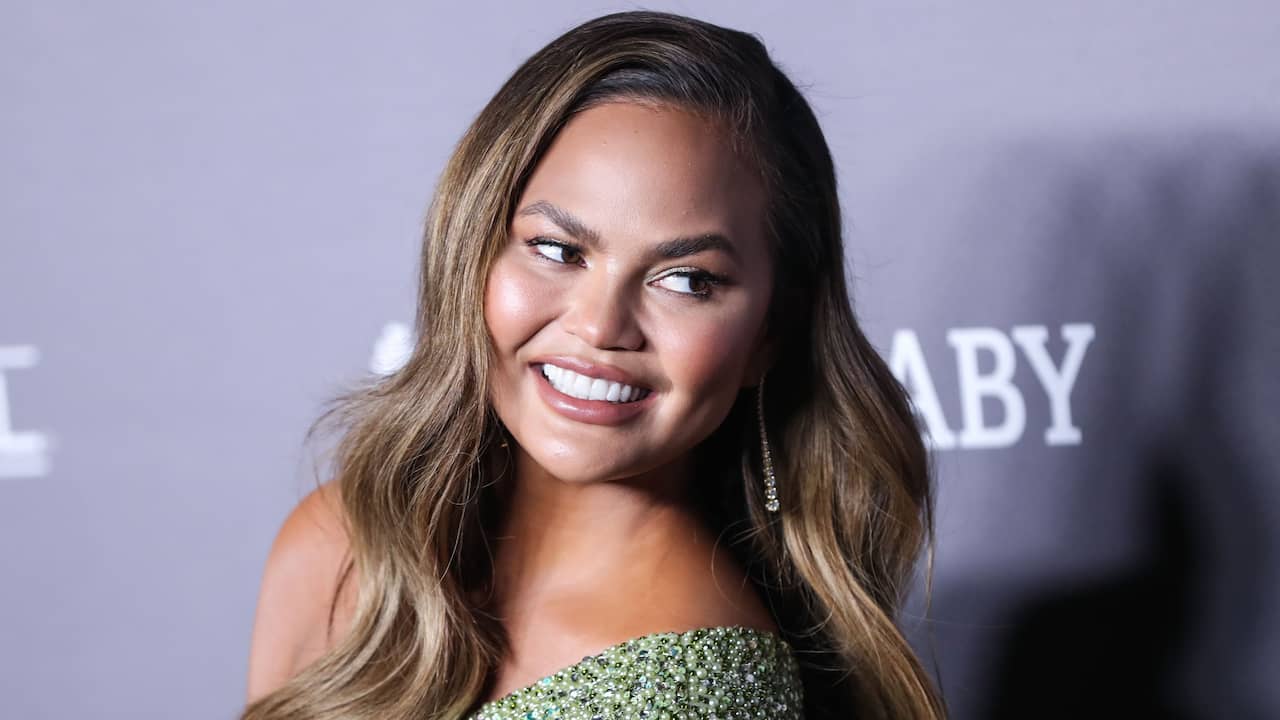 Chrissy Teigen verliest deals na online pesterijen: wat is er gebeurd? |  Achterklap | NU.nl