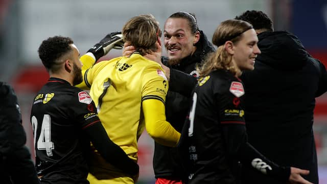 Vreugde na afloop bij Excelsior met in het bijzonder keeper Alessandro Damen.