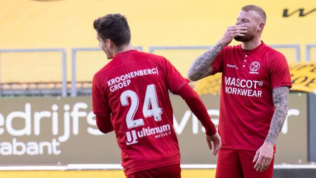 Almere City liep schade op in de strijd om promotie naar de Eredivisie.