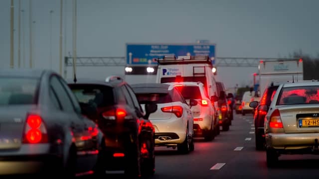 Verkeershinder op A73 tussen Nijmegen en Venlo door ongelukken. Verkeershinder op A73 tussen Nijmegen en Venlo door ongelukken.