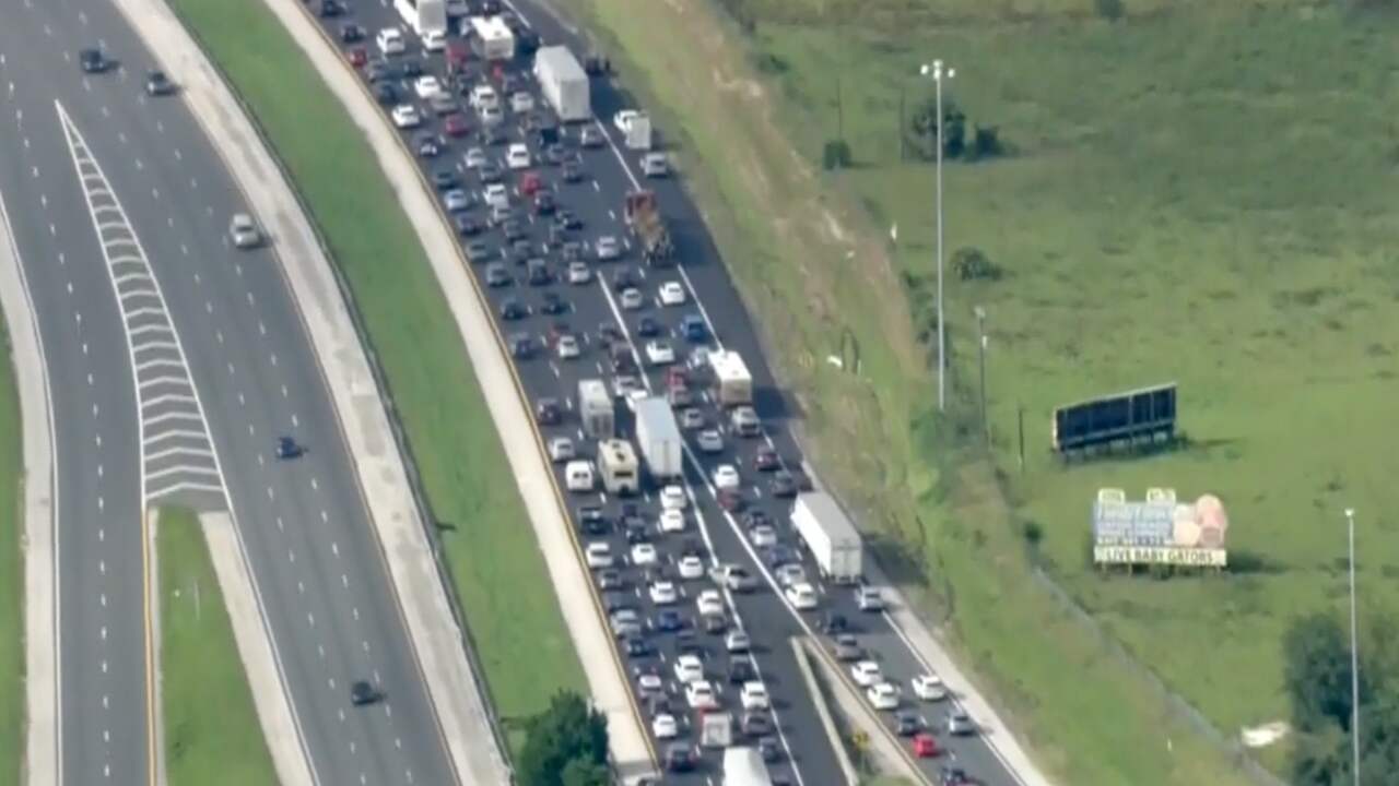 Lange rijen voor tankstations Florida door naderende orkaan Irma