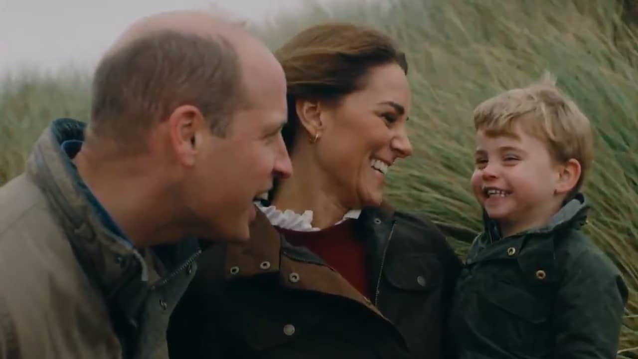 Beeld uit video: Willam en Kate delen privébeelden van gezin op huwelijksjubileum