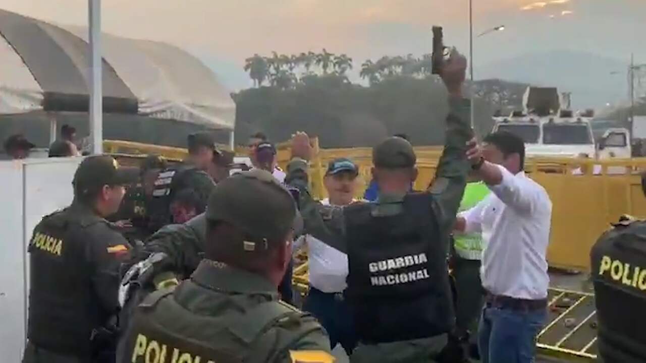 Beeld uit video: Bewakers verlaten post bij grens met Venezuela