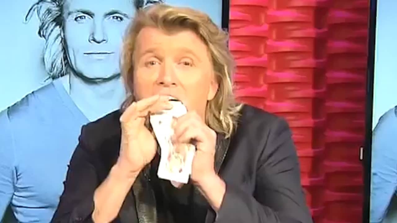 Beeld uit video: Hans Klok blaast Amerikaanse presentator omver met kaarttrucs