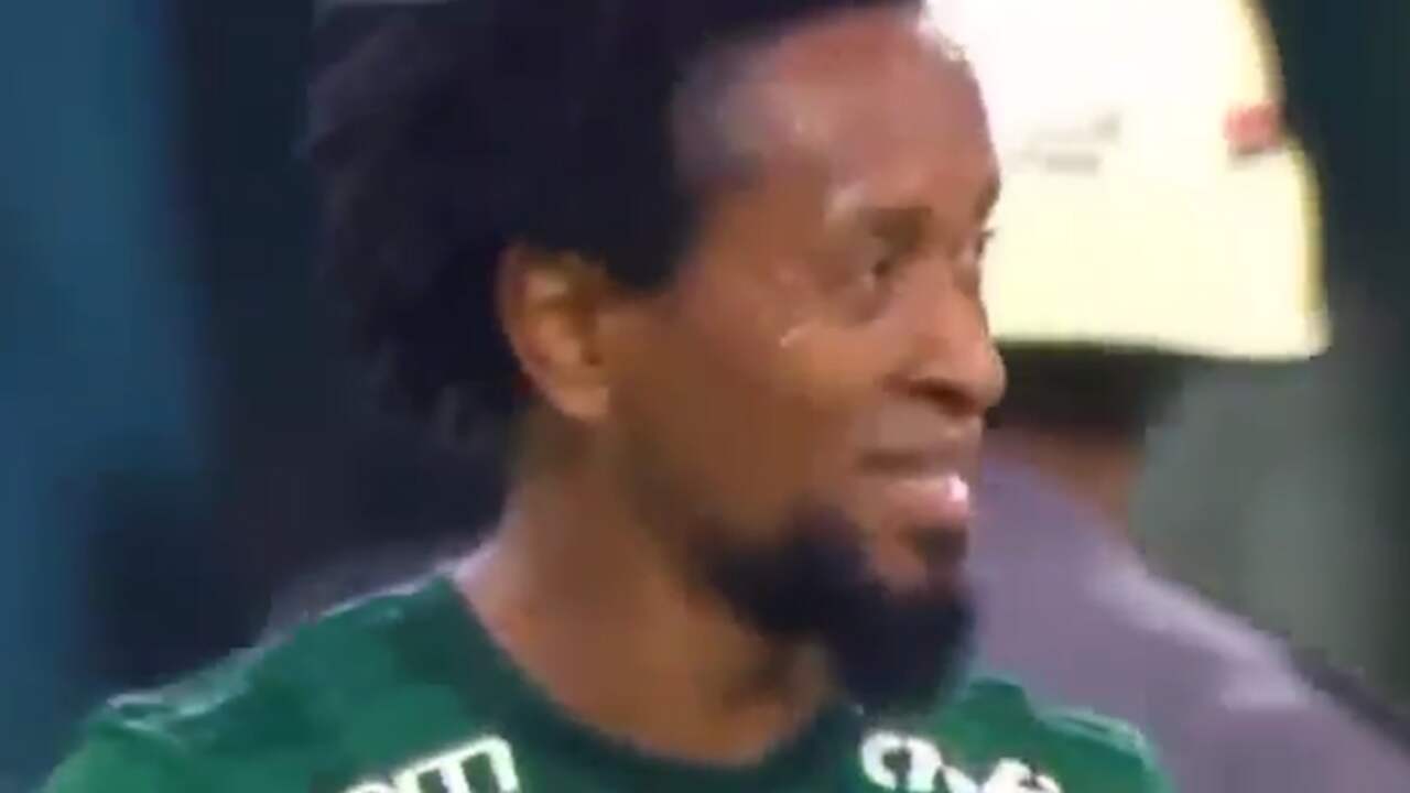 Braziliaan Zé Roberto emotioneel bij afscheid als voetballer