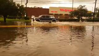 Huizen in Texas onder water door storm Imelda