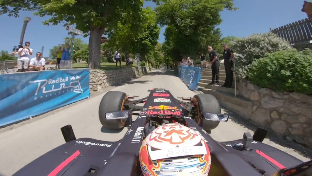 Beeld uit video: Verstappen rijdt Schlossberg op in Formule 1-auto