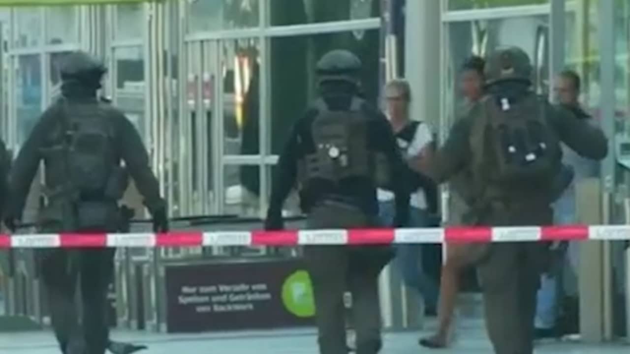 Beeld uit video: Speciale eenheid Duitse politie bij station om gijzeling